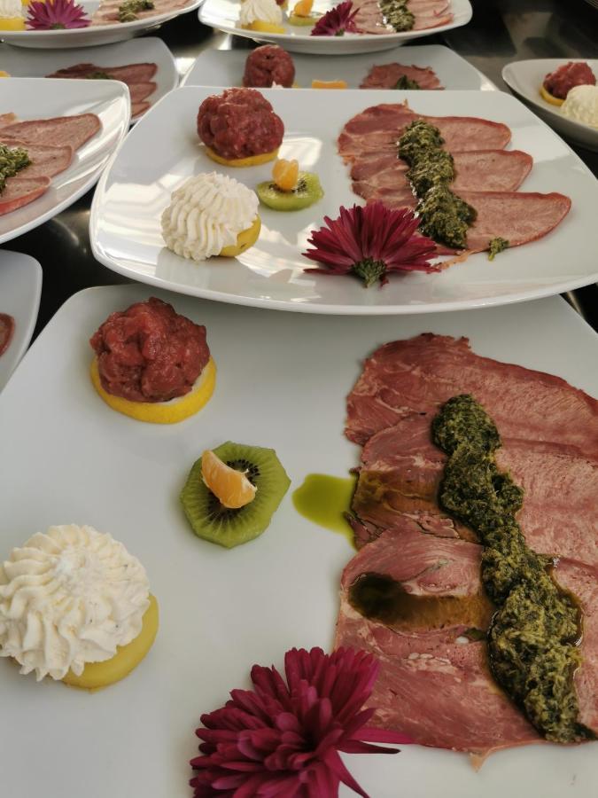 Albergo Ristorante Centro Vico Canavese Екстер'єр фото