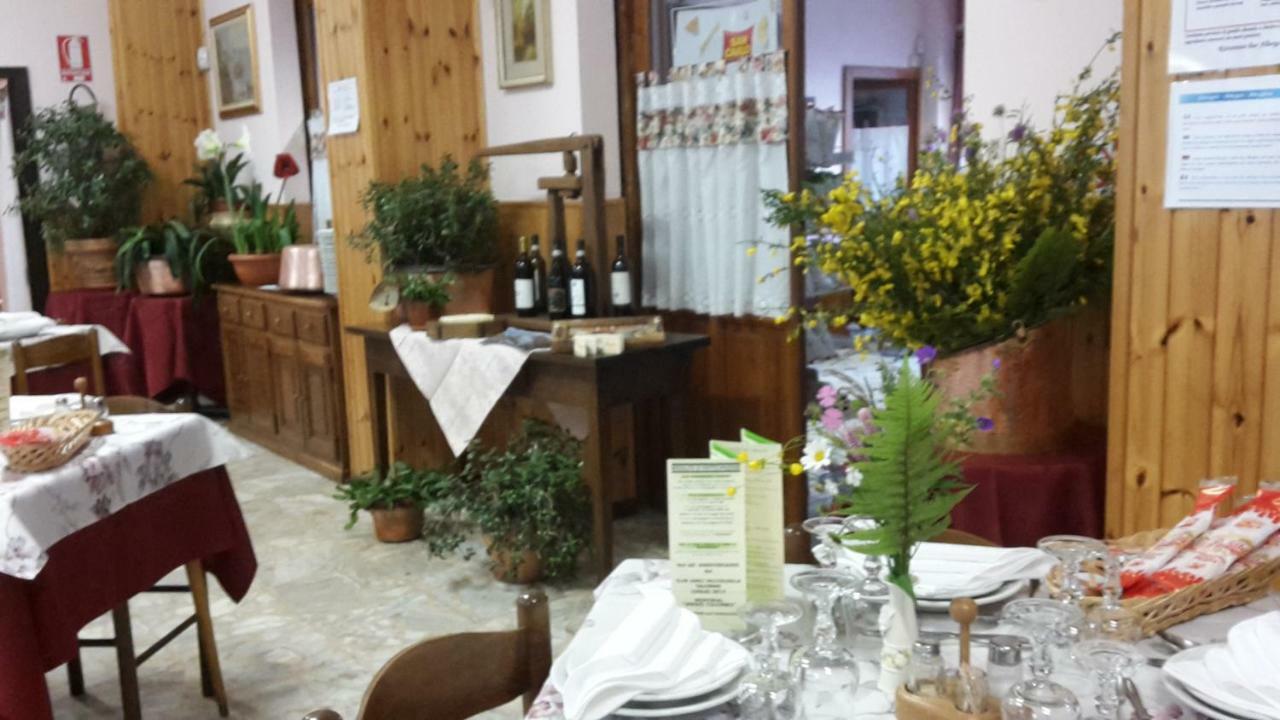 Albergo Ristorante Centro Vico Canavese Екстер'єр фото