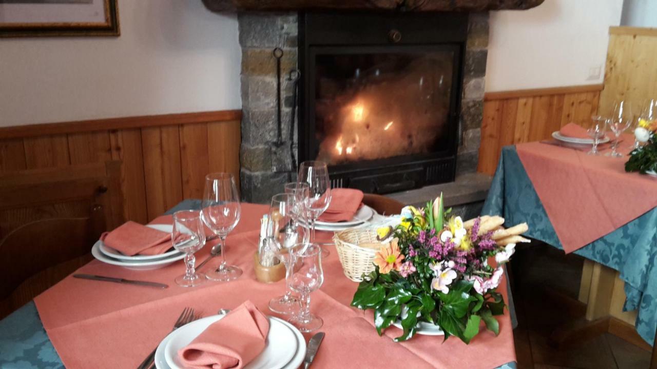 Albergo Ristorante Centro Vico Canavese Екстер'єр фото