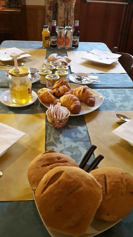 Albergo Ristorante Centro Vico Canavese Екстер'єр фото