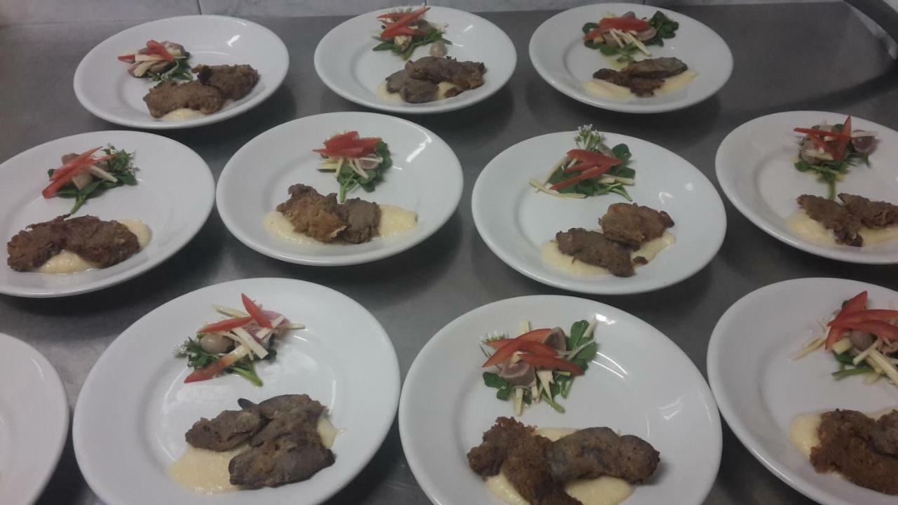 Albergo Ristorante Centro Vico Canavese Екстер'єр фото