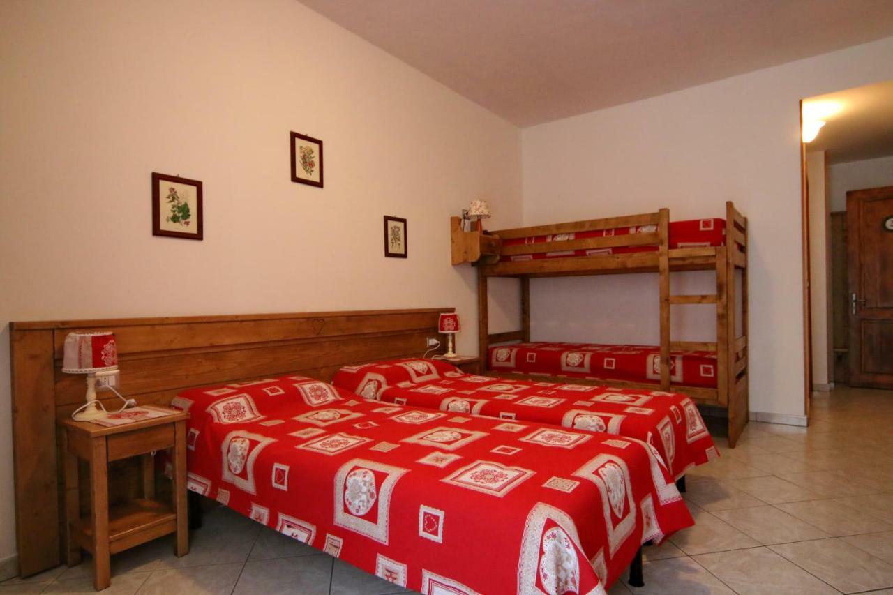 Albergo Ristorante Centro Vico Canavese Екстер'єр фото