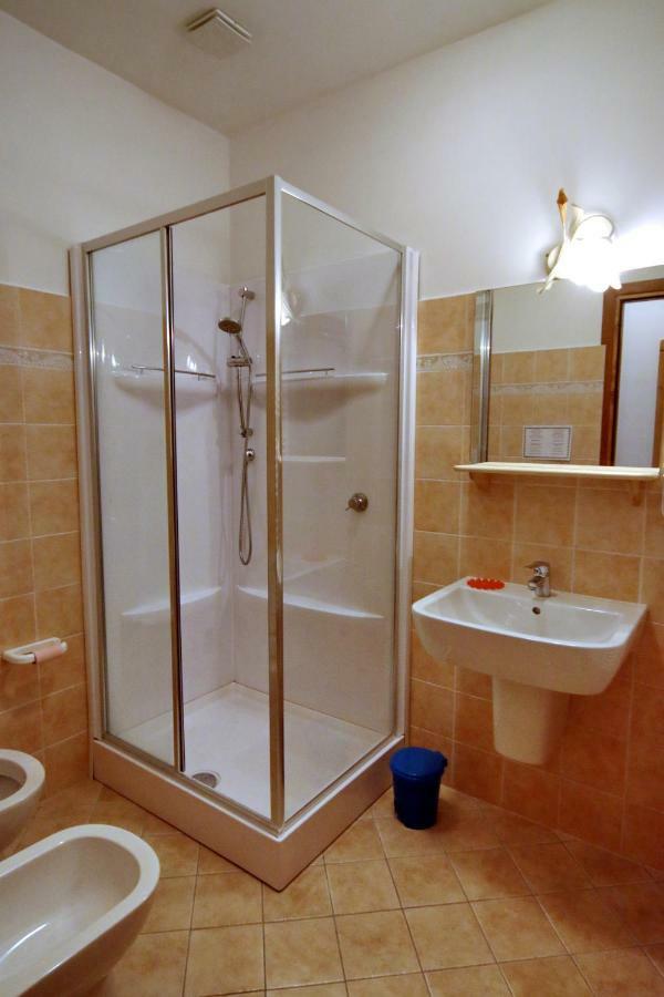 Albergo Ristorante Centro Vico Canavese Екстер'єр фото