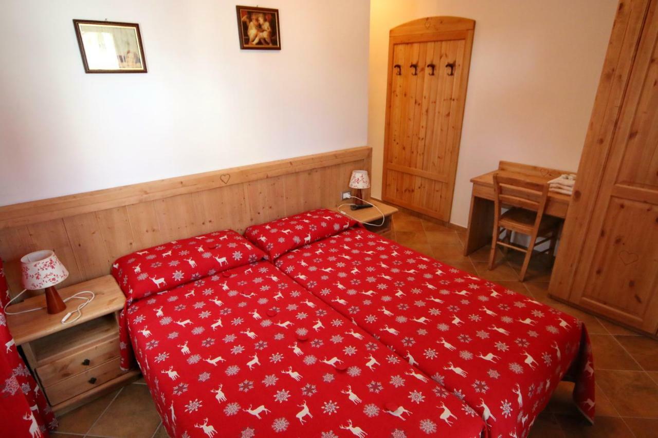 Albergo Ristorante Centro Vico Canavese Екстер'єр фото